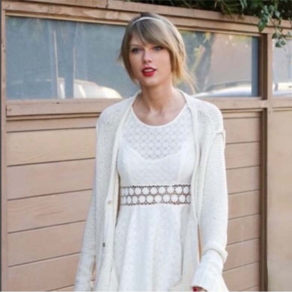 A Taylor Swift favorite!! FREE PEOPLE Ivory/Cream crochet lace dress, size 6